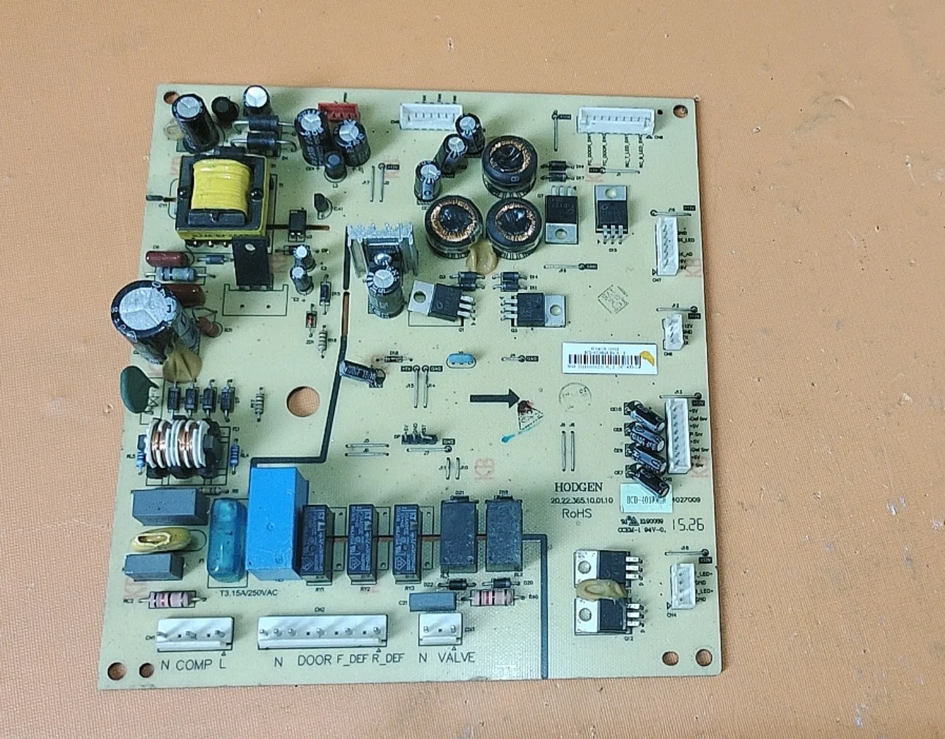 bcd-401wmgw-8104015100002-prueba-exitosa-de-la-placa-base-del-circuito-impreso