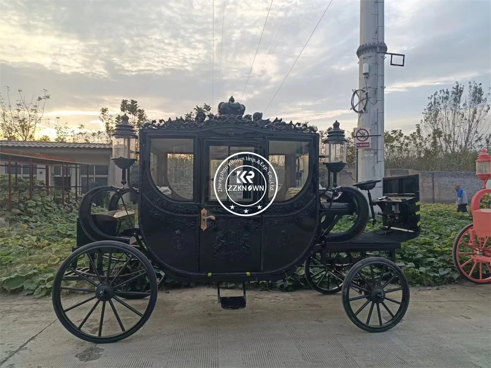 

Luxury Four Wheels Electric Golden Royal Wagon Horse Carriage Wedding Carriage Horse Cart With Golden Foil