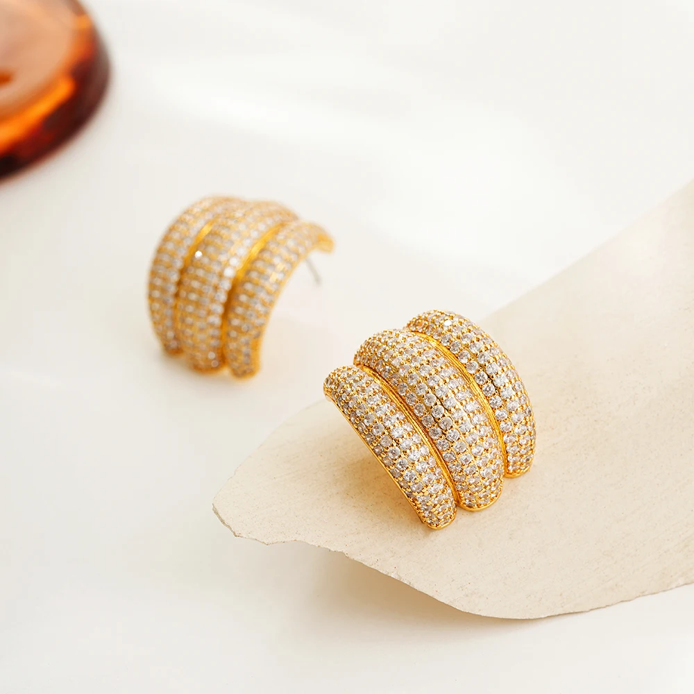 French Style Claw Shape Triple Ridge Earring with Shiny CZ Zircon Affordable Luxury Wide C-shape Ear Stud Party Jewelry Stylish