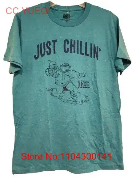 تي شيرت Icee Just Chillin' Igloo the Icee Bear الجديد للرجال متوسط الحجم باللون الفيروزي