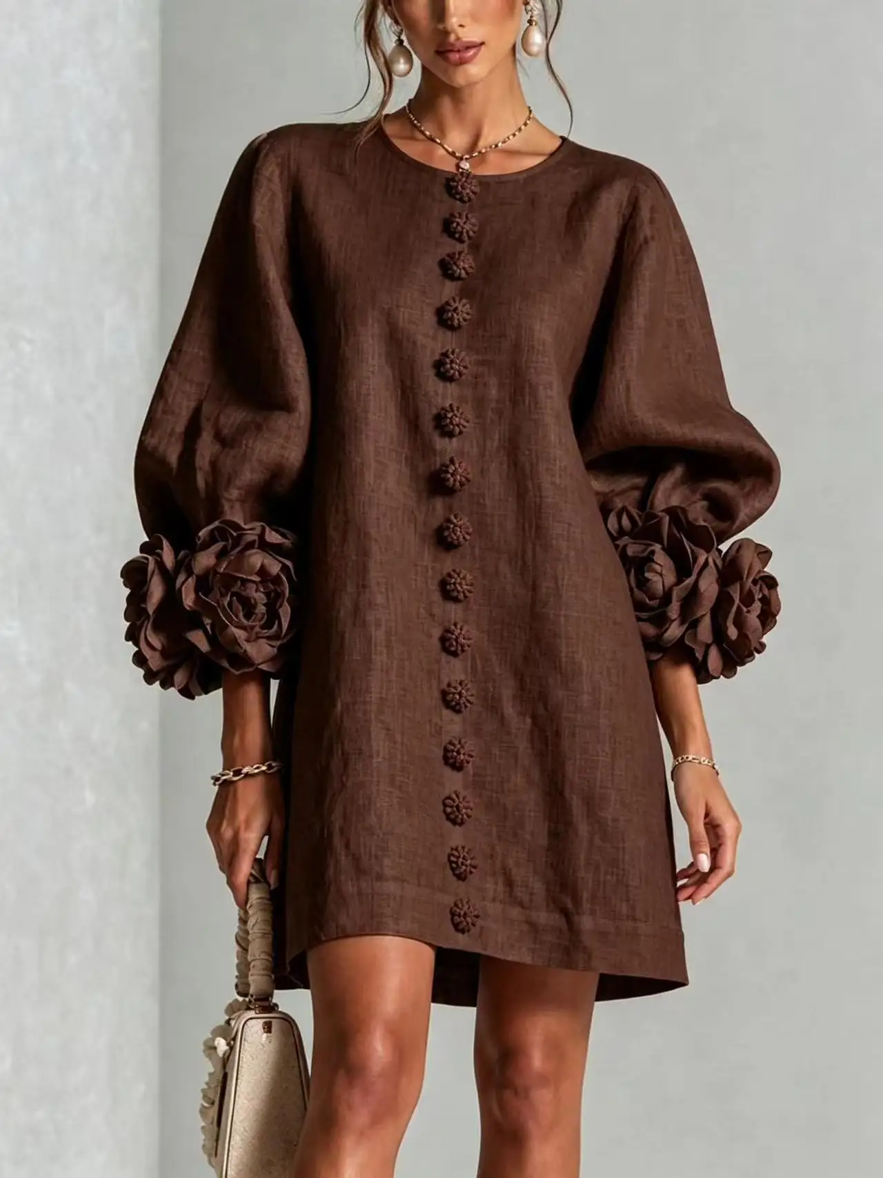 Damen Französisches 3D-Blumenkleid mit Laternenärmeln aus Baumwolle und Leinen, Rundhals, einreihig, locker geschnitten, kurzes Urlaubskleid für mollige Frauen – Detail 9