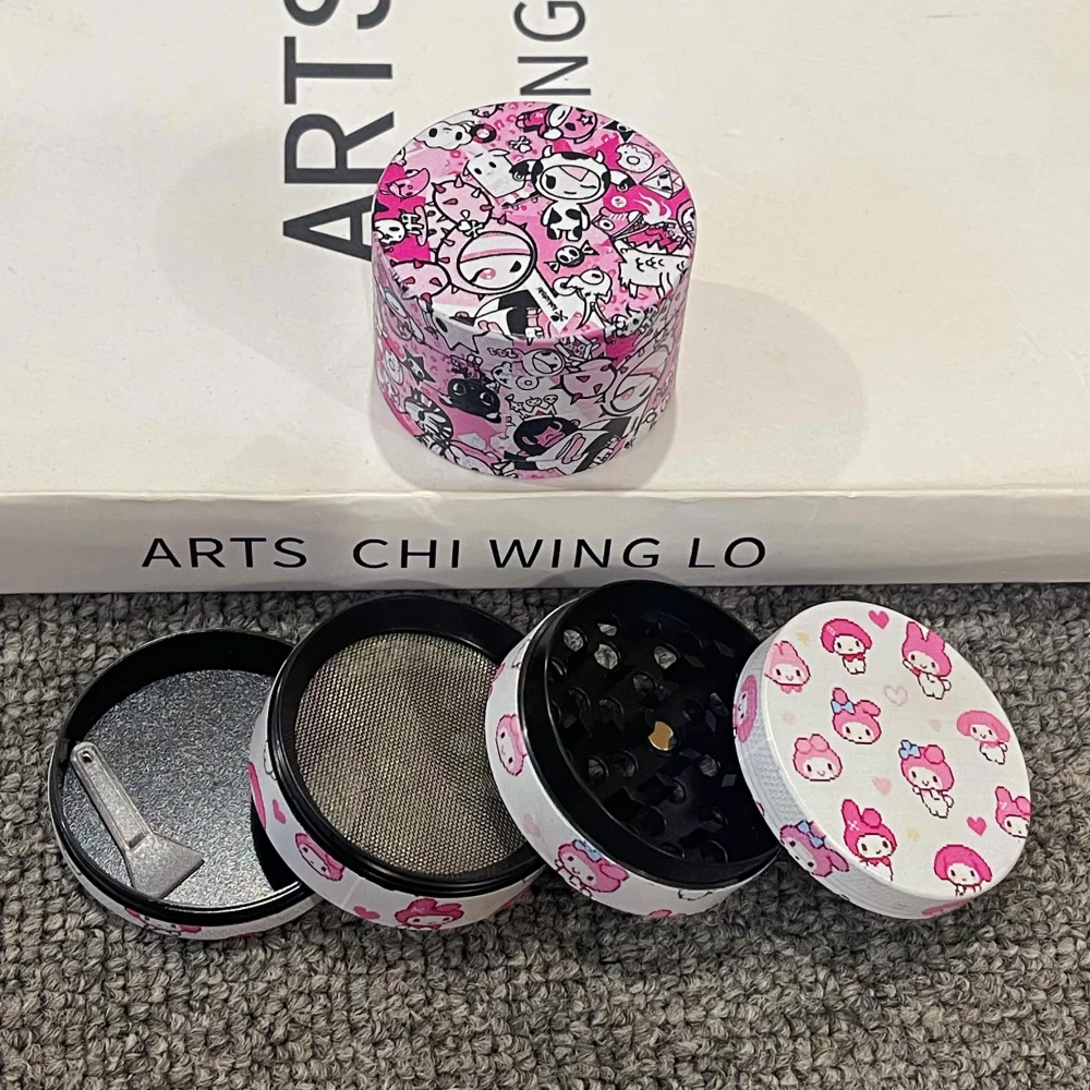 Molinillo de hierbas Sanrio de Metal de 2 pulgadas, molino de 4 capas, mortero, tabaco, Cinnamoroll, molinillo de brotes de vainilla, herramienta para fumar cigarros