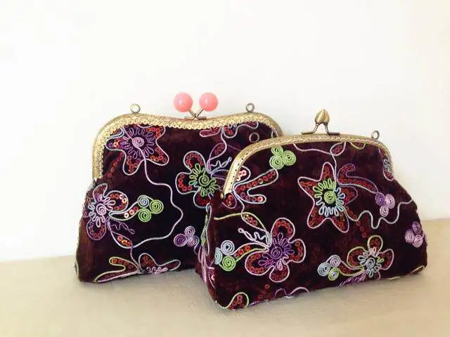 Lost in Vinatge Purple Velvet Clasp Clutch Sequins Bag Snap Closure Metal Frame Pink Ball Kiss Lock Feather Strap Evening Party