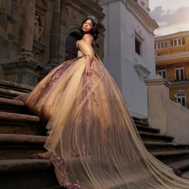 Robe Quinceanera personnalisée couleur champagne brillant, épaules dénudées, paillettes appliquées en dentelle et tulle, robes de 15 Quinceanera ﻿