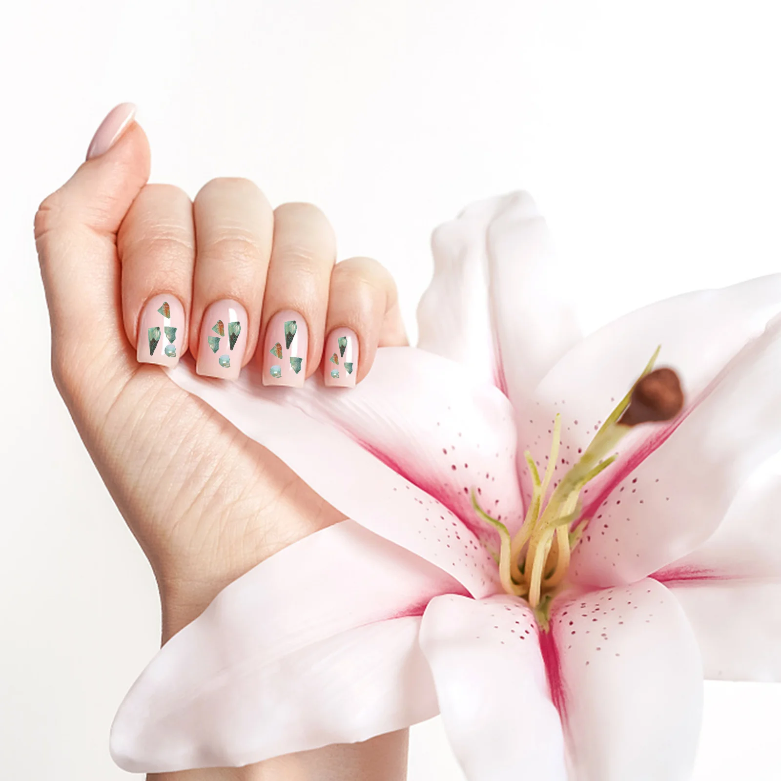 

Nail Art Shell Charms Irregular Seashell Slices Colorful Nail Decorations Stylish Nails for Party Prom Birthday Manicure