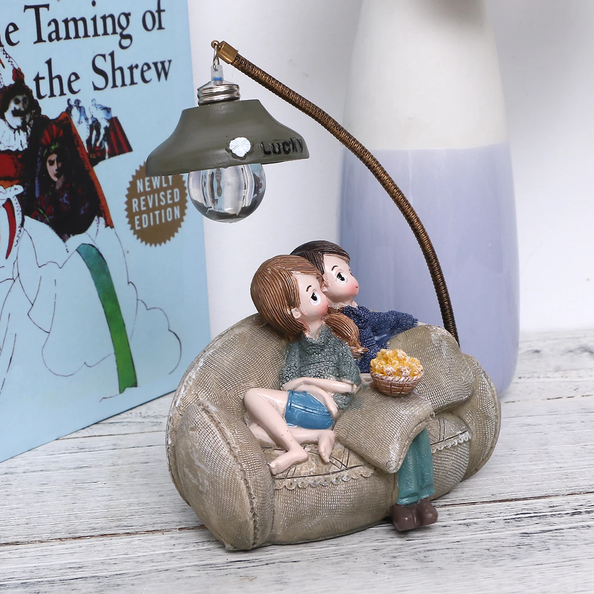 

Couple Lamp Resin Christmas naments Resin Home Decor Personalized Gifts Living Bedroom Study Chic Sculpture