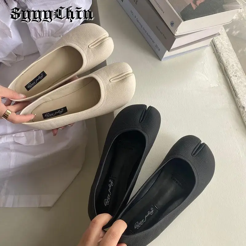 Spring New Women Flats Female Split Toe Ninja Shallow Boat Sandals Ladies Retro Concise Retro Walking Cozy Shoes Mujer Zapatos