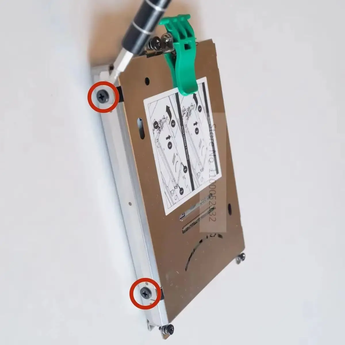 

Комплект оборудования кронштейна основной кронштейна для жесткого диска 2,5 жесткого диска для HP ZBook 15 G1 G2 HP ZBook 17 G1 G2 (НЕ подходит для G3 G4 G5 G6)