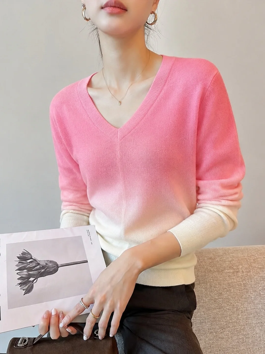 Korean Style Soft Gradient Color V-Neck Knitwear Long Sleeve Slimming Versatile Top for Women Autumn New Arrival