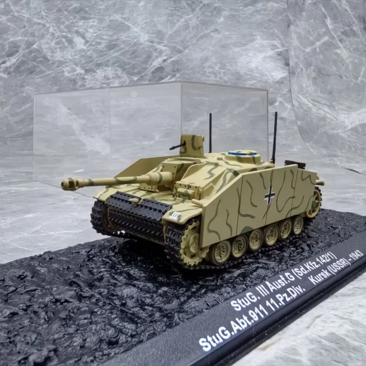 

Модель немецкого танка Panzer III с щитами-юбками 1943 года (1/72, корпус из сплава, детали из пластика), коллекционная модель.