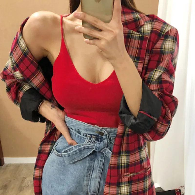 How can you not love the hot-selling new Korean women's clothing? Sexy low-cut slim-fit warm knit camisole   9M31