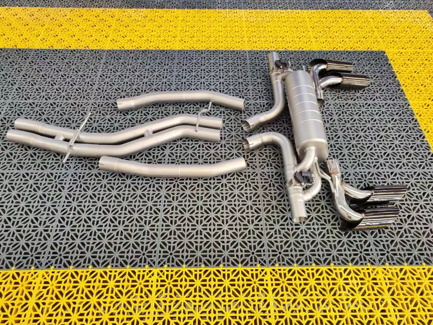 CGW Wholesale Factory Price High Performance Catback Exhaust With Tips for Lamborghini URUS