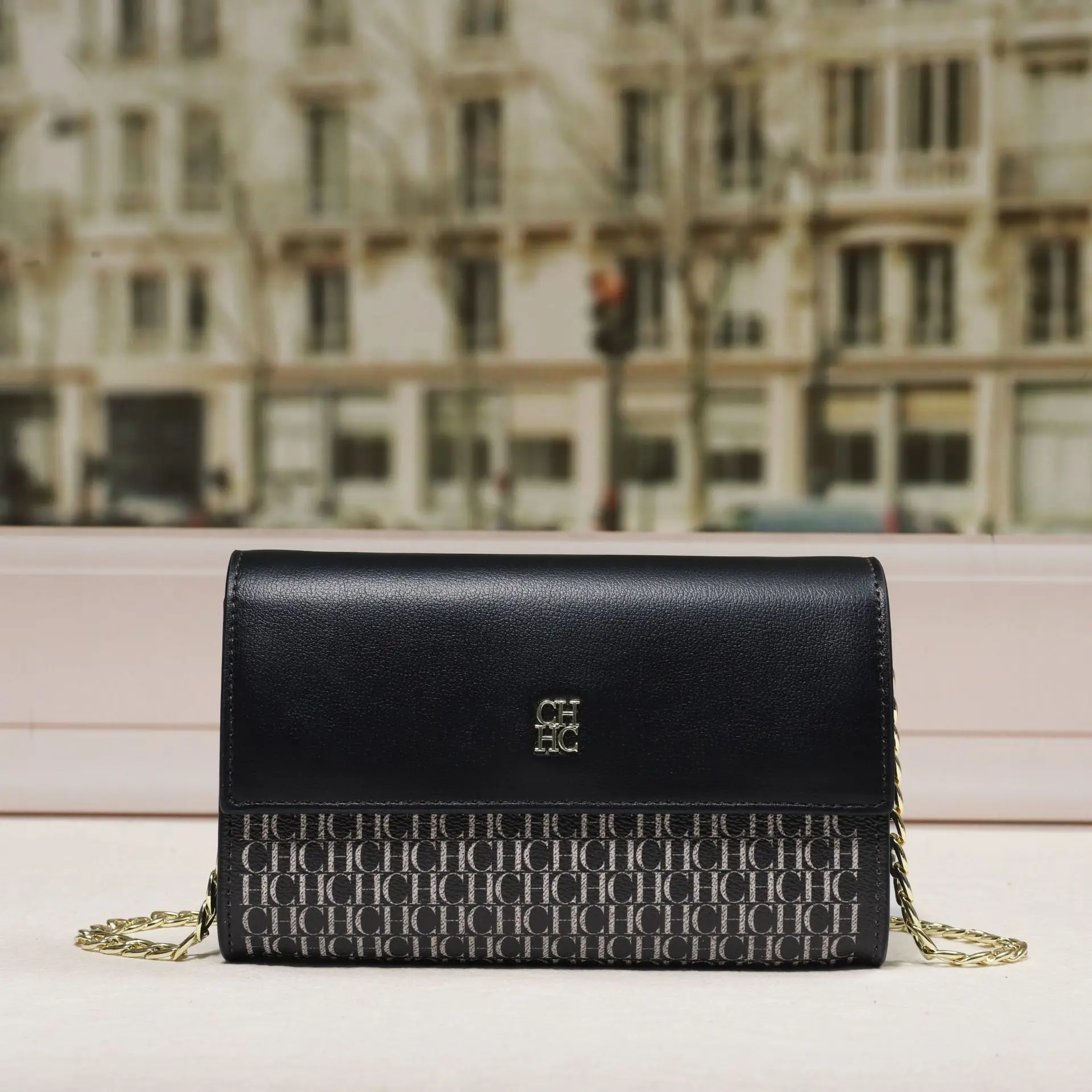 

Chain Strap Square Bag - Niche Designer Purse for Women, Luxury Small Crossbody & Underarm Bag, Elegant Textured Leather