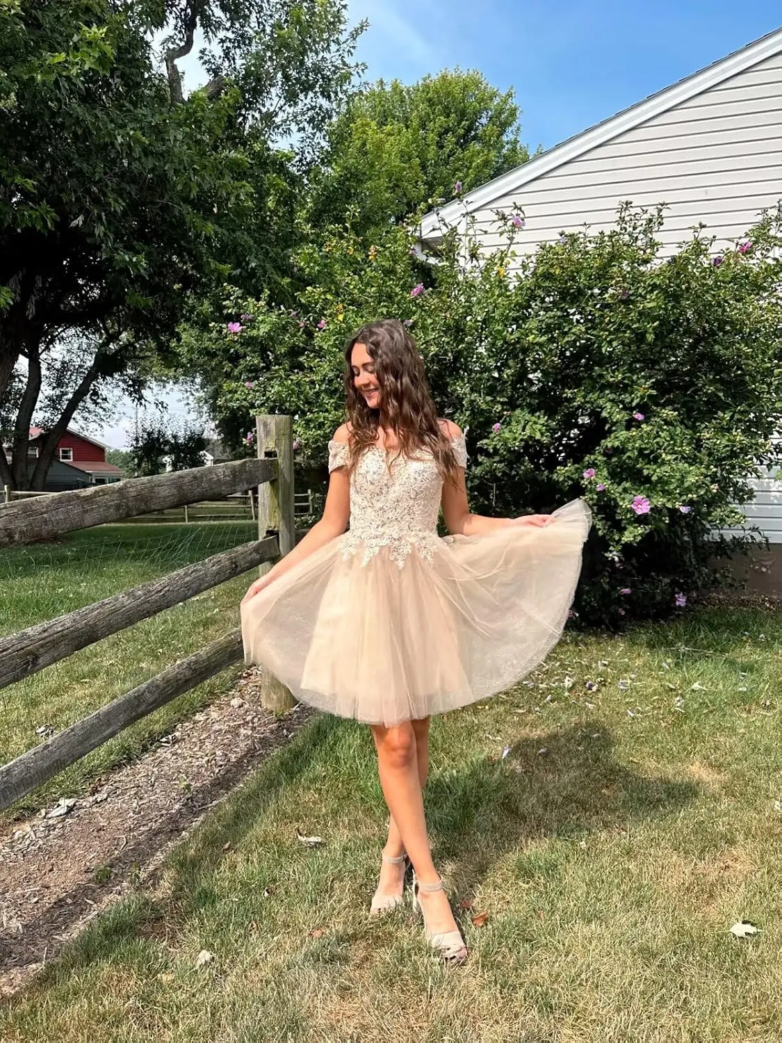 Abiti da ritorno a casa con applicazioni in pizzo scintillante Spalla fredda Tulle Abiti da cocktail corti con perline Abiti da festa aperti sul retroLinea