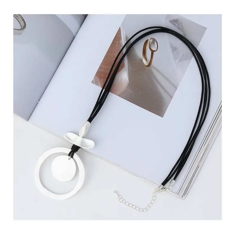 

Popular Hot-selling Women's Foreign Trade Metal Pendant Jewelry Retro Simple Necklace Sweater Chain