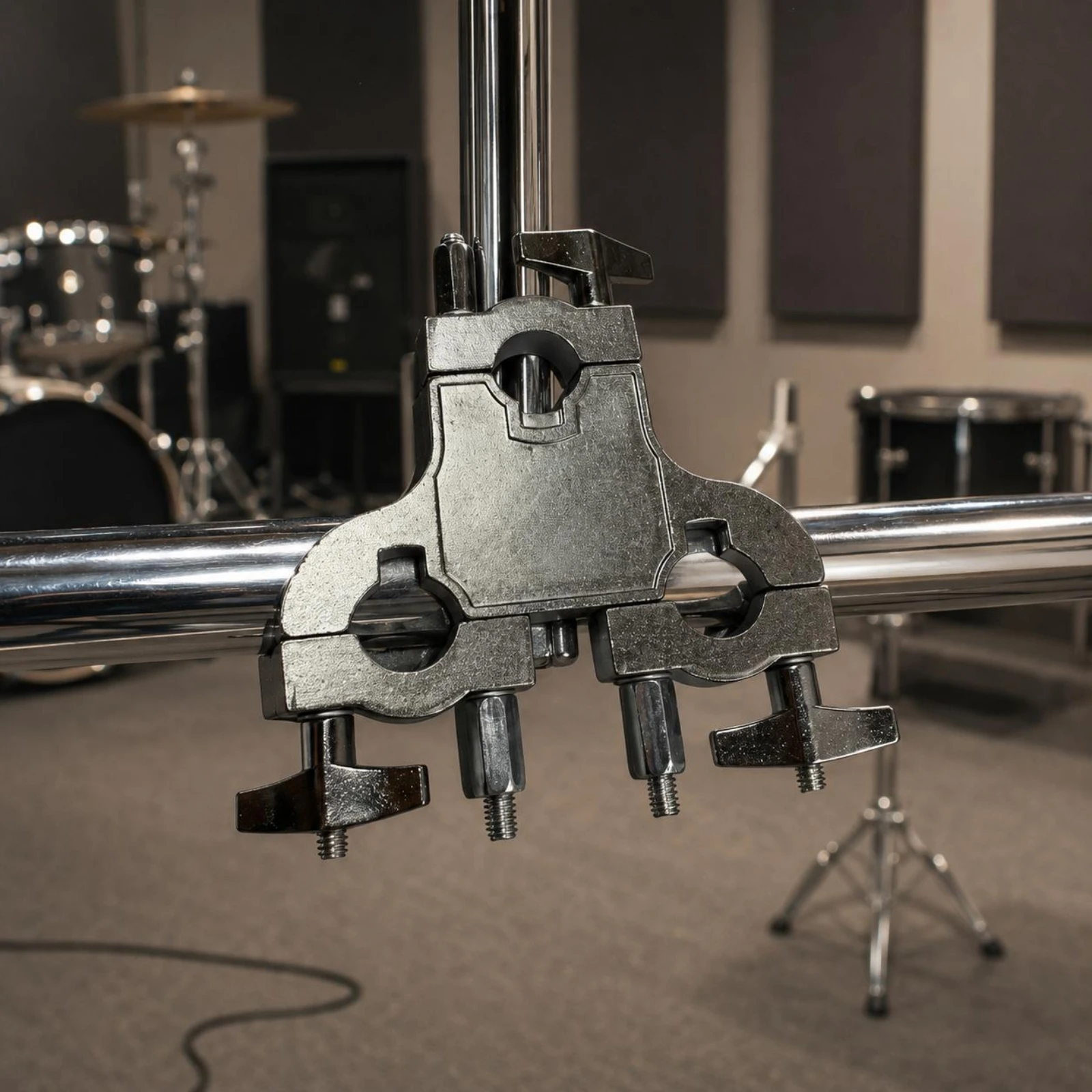 Three-Hole Clamp Dark Dark Iron Finish Triple Hole Mounting Bracket Drum Hardware Clamp Tightening Screws Music Gear Stable Hold