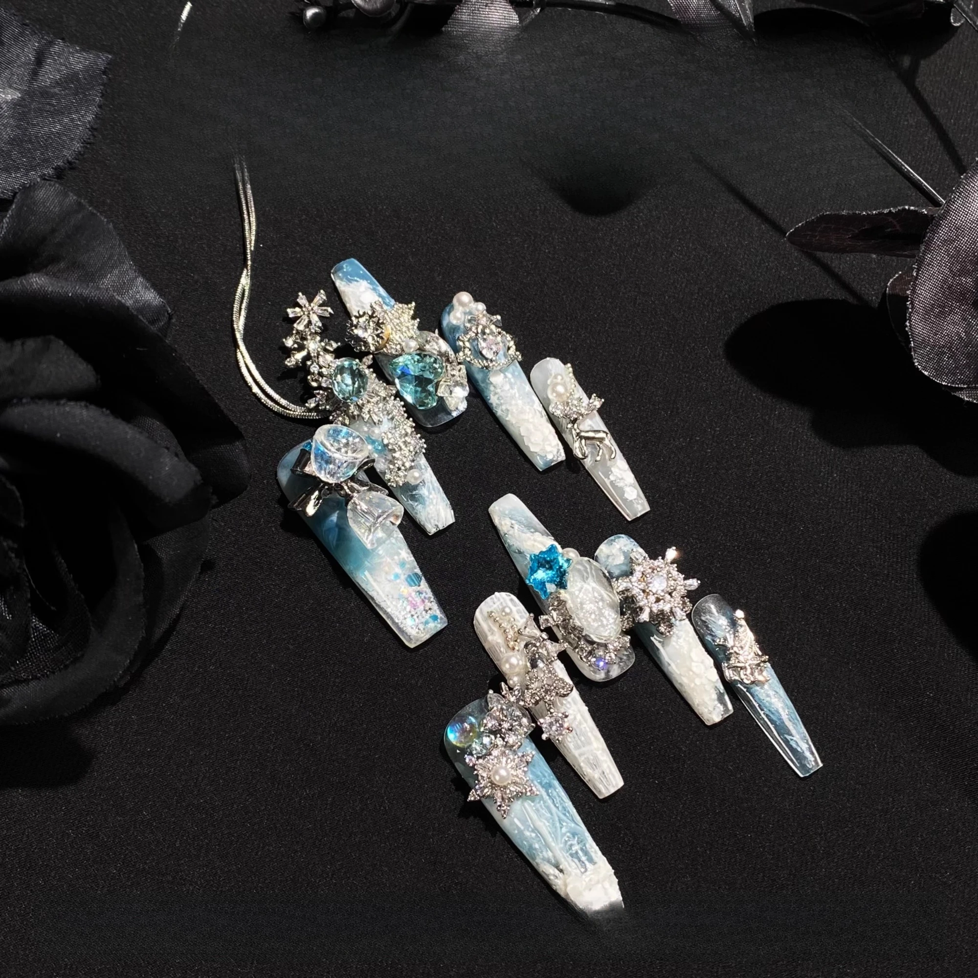 Hand-worn armor autumn and winter blue and white snowflake chain transfer beads heavy industry flow hemp