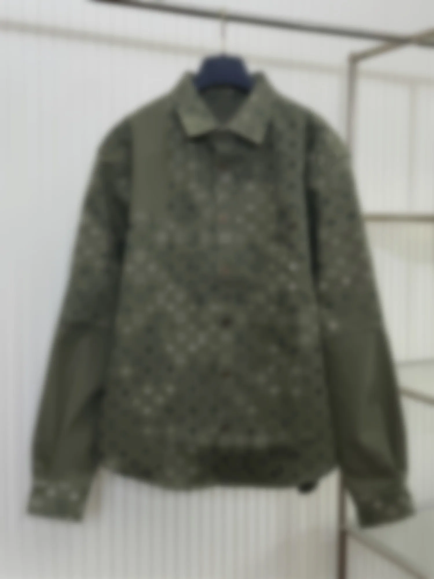 

Весна 2026: Новая модная хлопковая рубашка-кардиган с цветочным принтом, свободного кроя, с удлиненными рукавами, отложным воротником и геометрическим узором