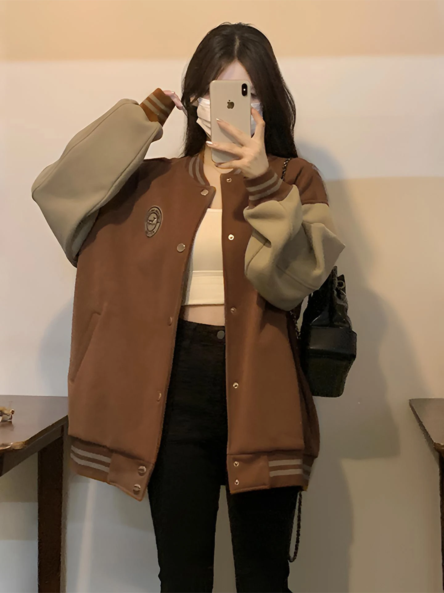 

Бейсбольные куртки унисекс: женские летние, милые, элегантные, светящиеся в темноте, удобные, для райдеров, нишевые, с завязками, минималистичные, классические, с множеством карманов