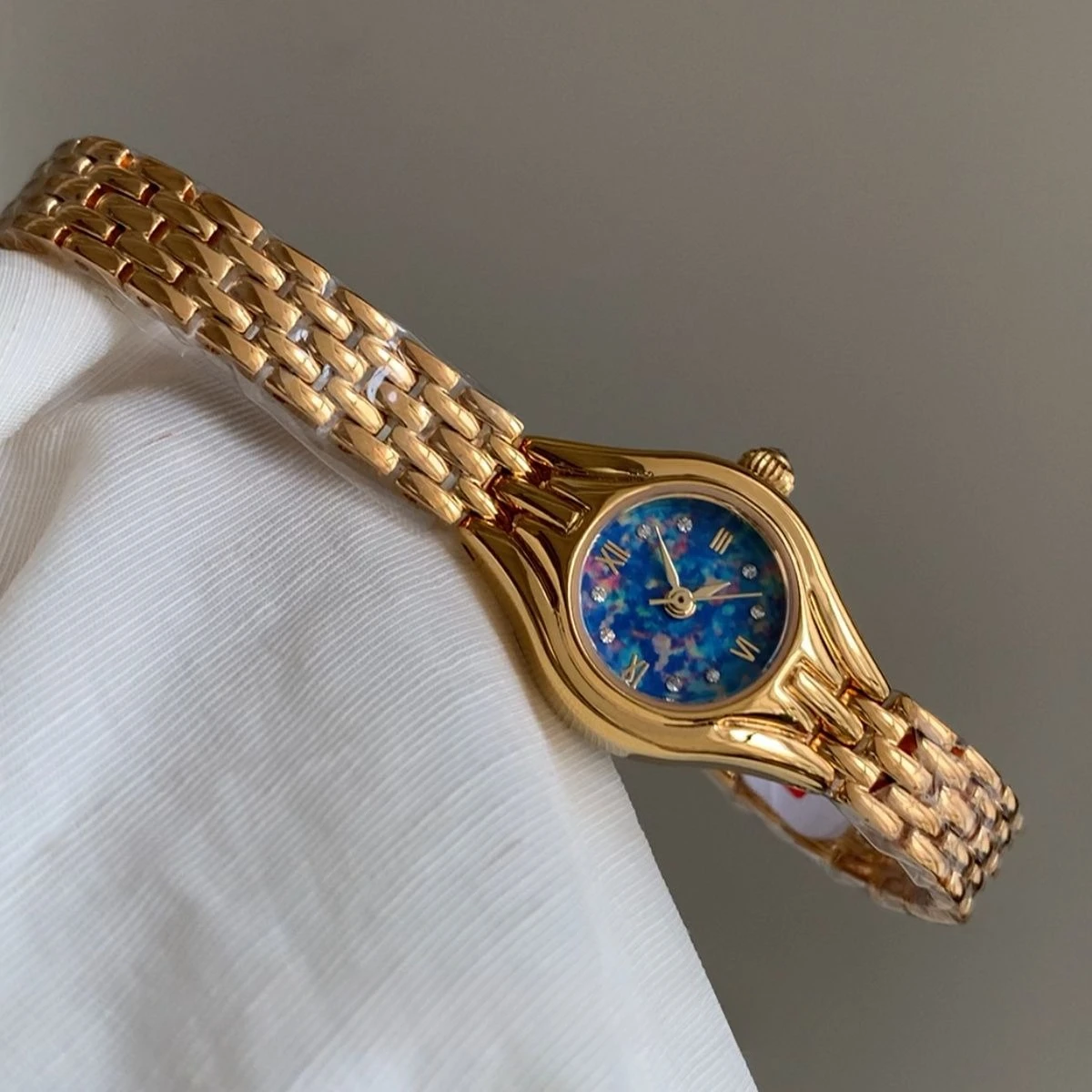 Опаловый элемент, мини-изысканный маленький циферблат, маленькие золотые часы, легкие роскошные модные темпераментные женские часы