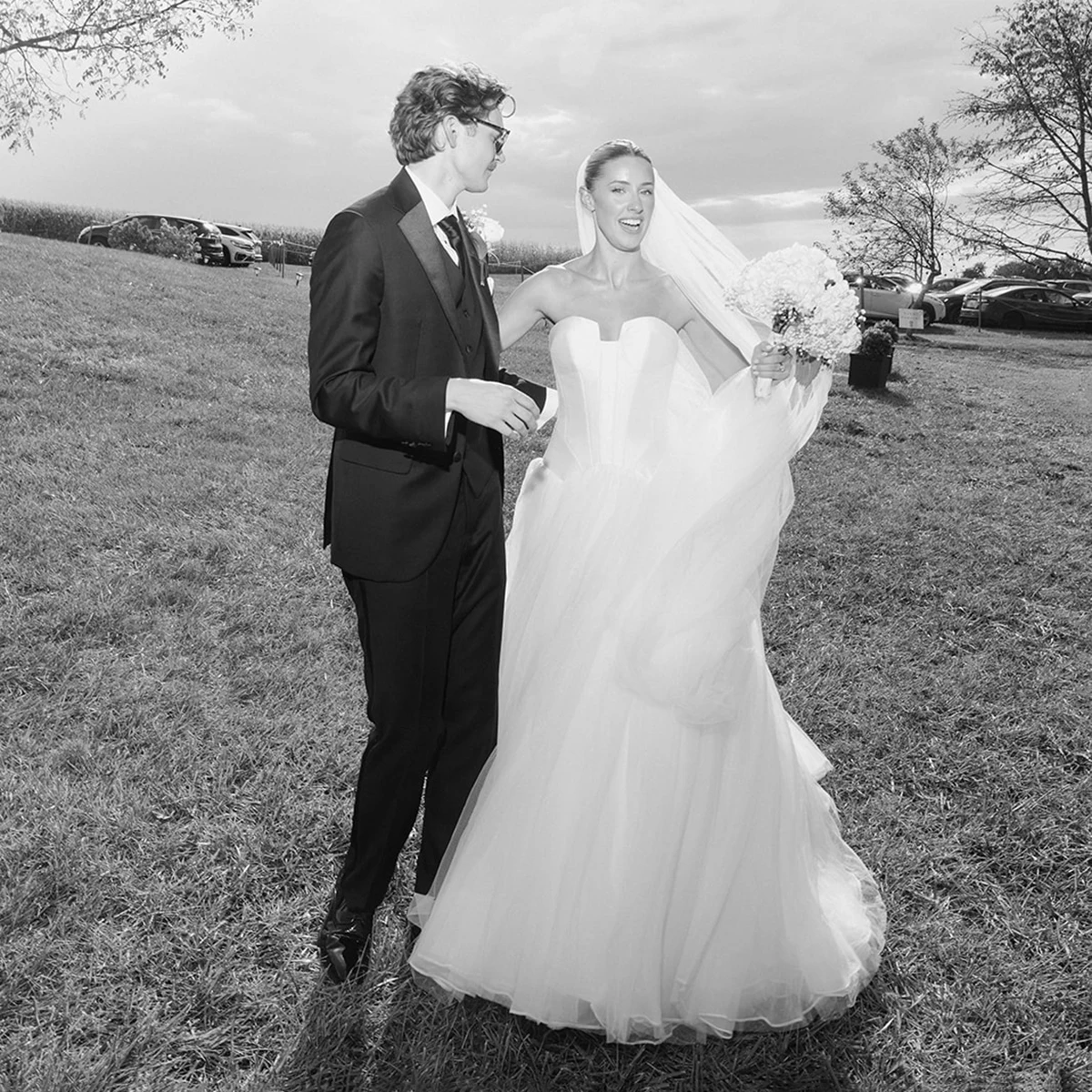 Sweetheart Notch Princess Basque Drop Waist Ivory Bridal Ball Gowns Customized Zipper Boned Corset Plus Size Tulle Wedding Dress