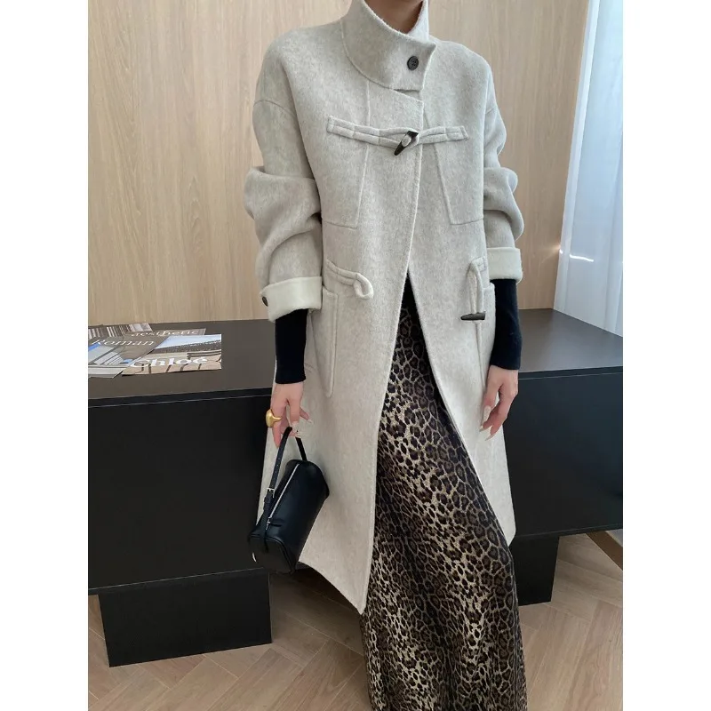 معطف صوف على الوجهين مزدوج الصدر مع طية صدر مدببة وأزرار قرن بلونين كتلة ألوان للرجال معطف كلاسيكي مصمم حسب الطلب