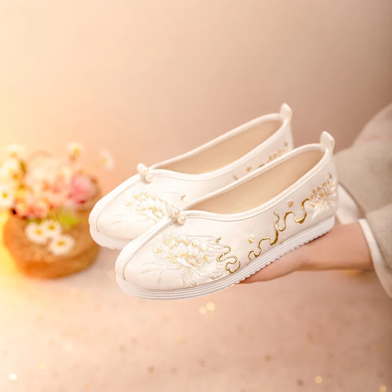 CY216 2024 primavera nuovo stile ricamo Hanfu scarpe piatte traspiranti comode scarpe di stoffa in stile cinese Hanfu scarpe da donna