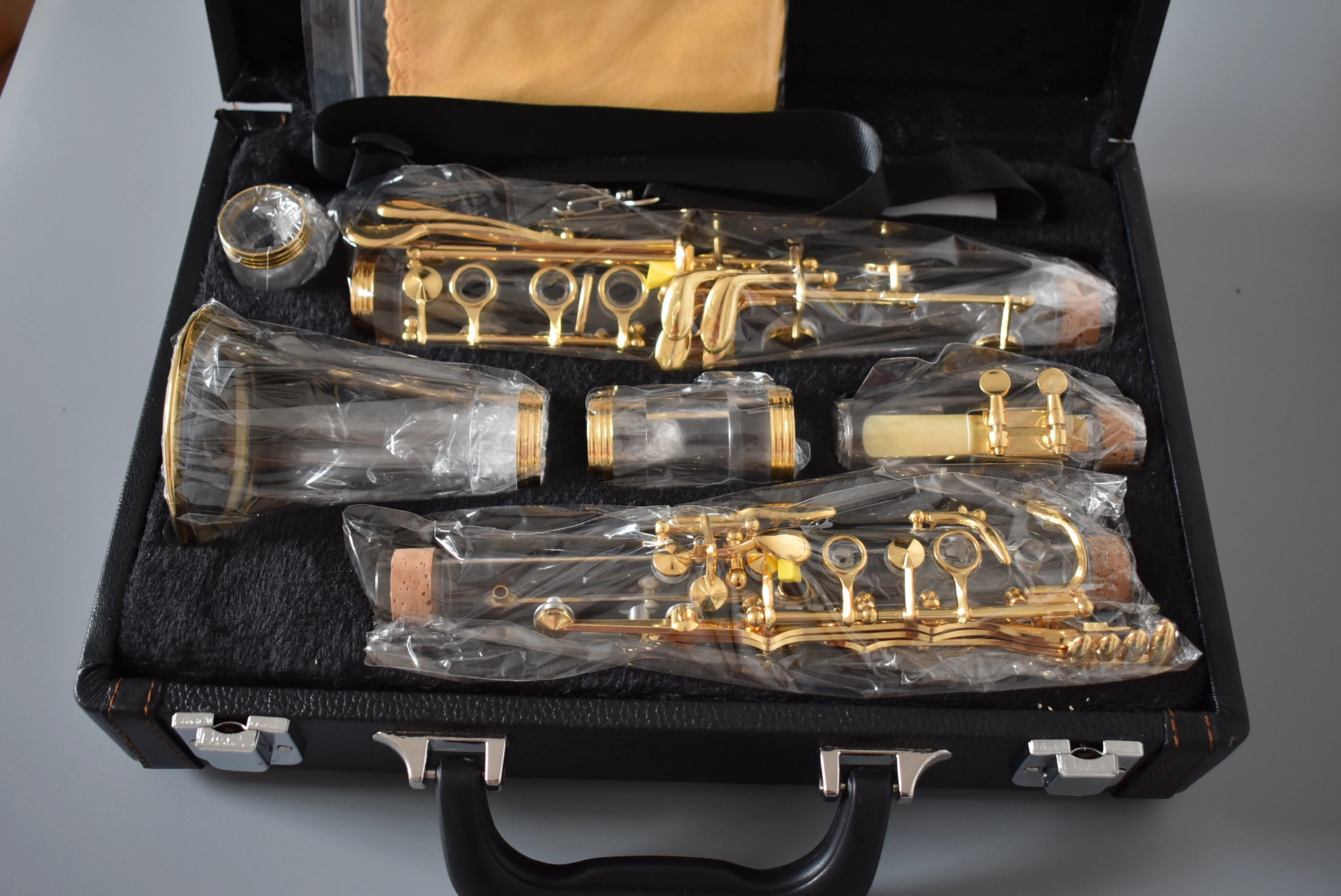 1 Crystal Clarinet B Flat Gold Plated Keys Exquisite Workmanship Outstanding Tone