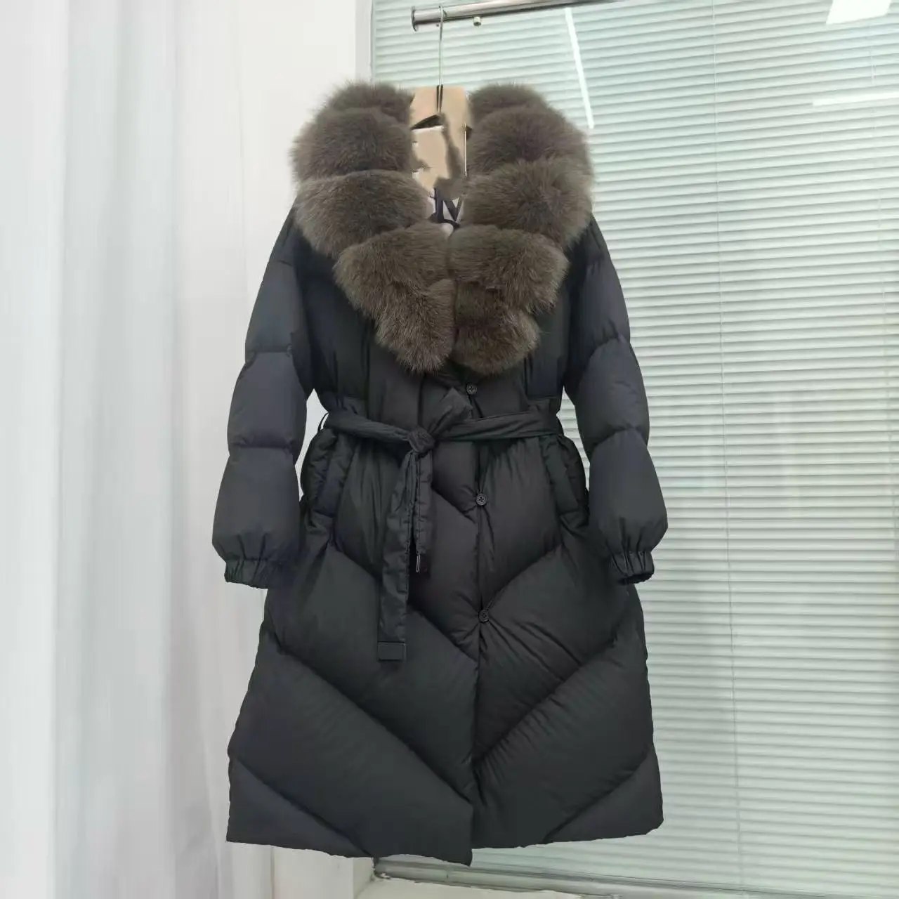 Damska odzież wierzchnia 2026, kamizelka, płaszcz do kolan, gruby, długi płaszcz z kołnierzem z futra lisa, kurtka puchowa, zimowy nowy płaszcz z białego puchu kaczego.