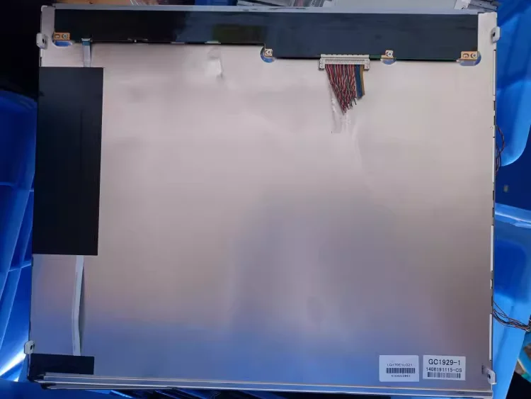 

17-дюймовый ЖК-экран LQ170E1LG21, проверен на нормальную работу перед отправкой.