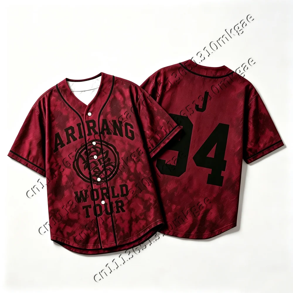 Kpop Arirang World Tour 95 Baseball-Trikot für Herren und Damen, Burgunderrot, Batik-Optik, Knopfleiste, Kurzarm, Locker Geschnitten, Konzert-Fanartikel, Kinder-Freizeitoberteil – Detail 7