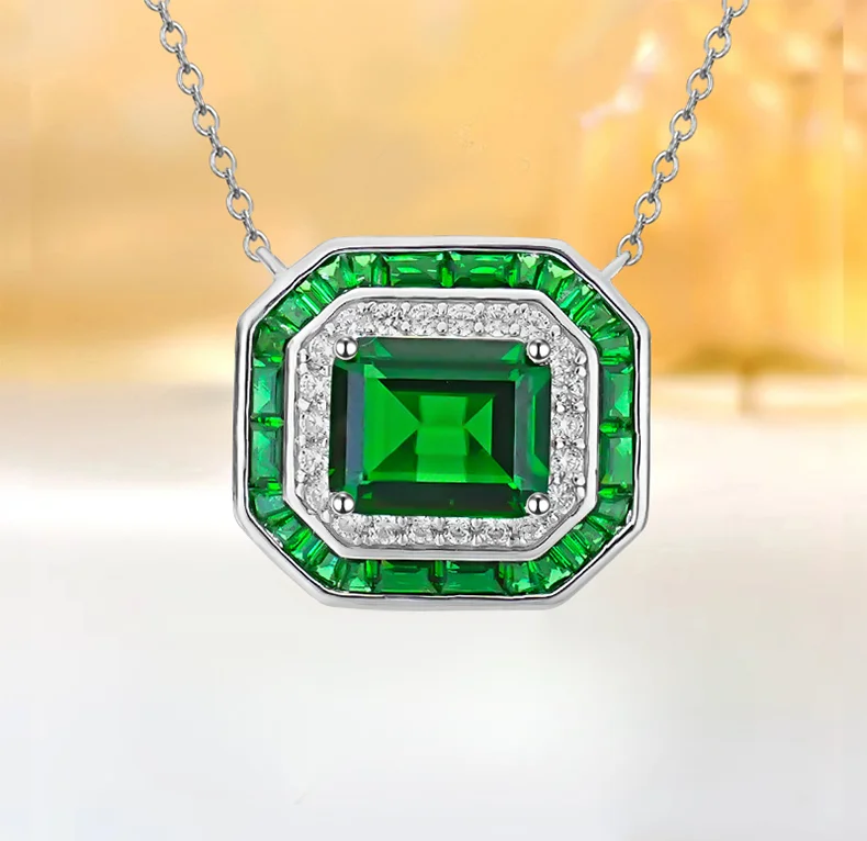 

Seiko Light Luxury Fashion Artificial Emerald 925 Sterling Silver Pendant Inlaid with Small Design Jewelry for Women