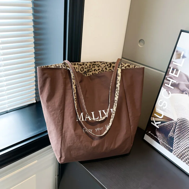 

Осень 2024, новинка, ленивый стиль, модная повседневная сумка через плечо, большая вместительная сумка, однотонная парусиновая двусторонняя сумка для использования