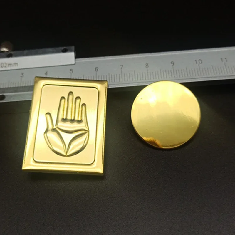 Le bizzarre avventure di JoJo Kujo Jotaro Berretto cosplay Cappello con distintivo in metallo unisex per adulti