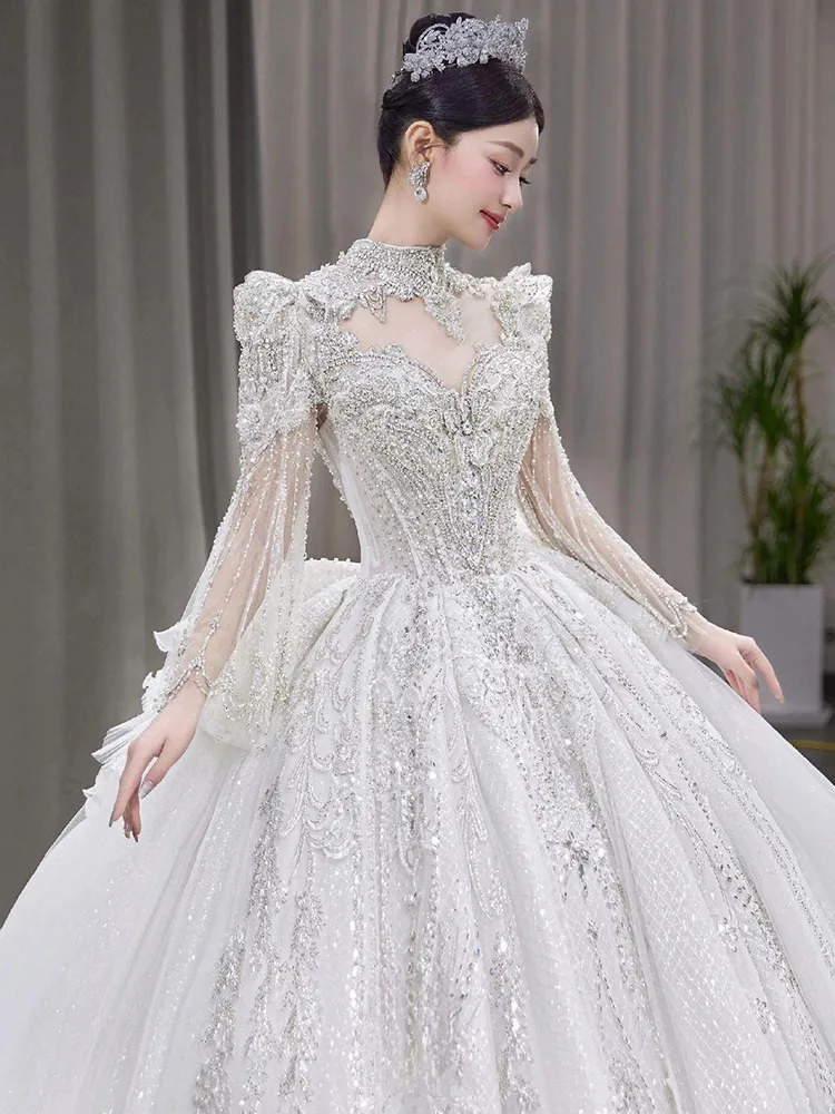 A new long-sleeved heavy-duty luxury haute couture dress with large tail view 2
