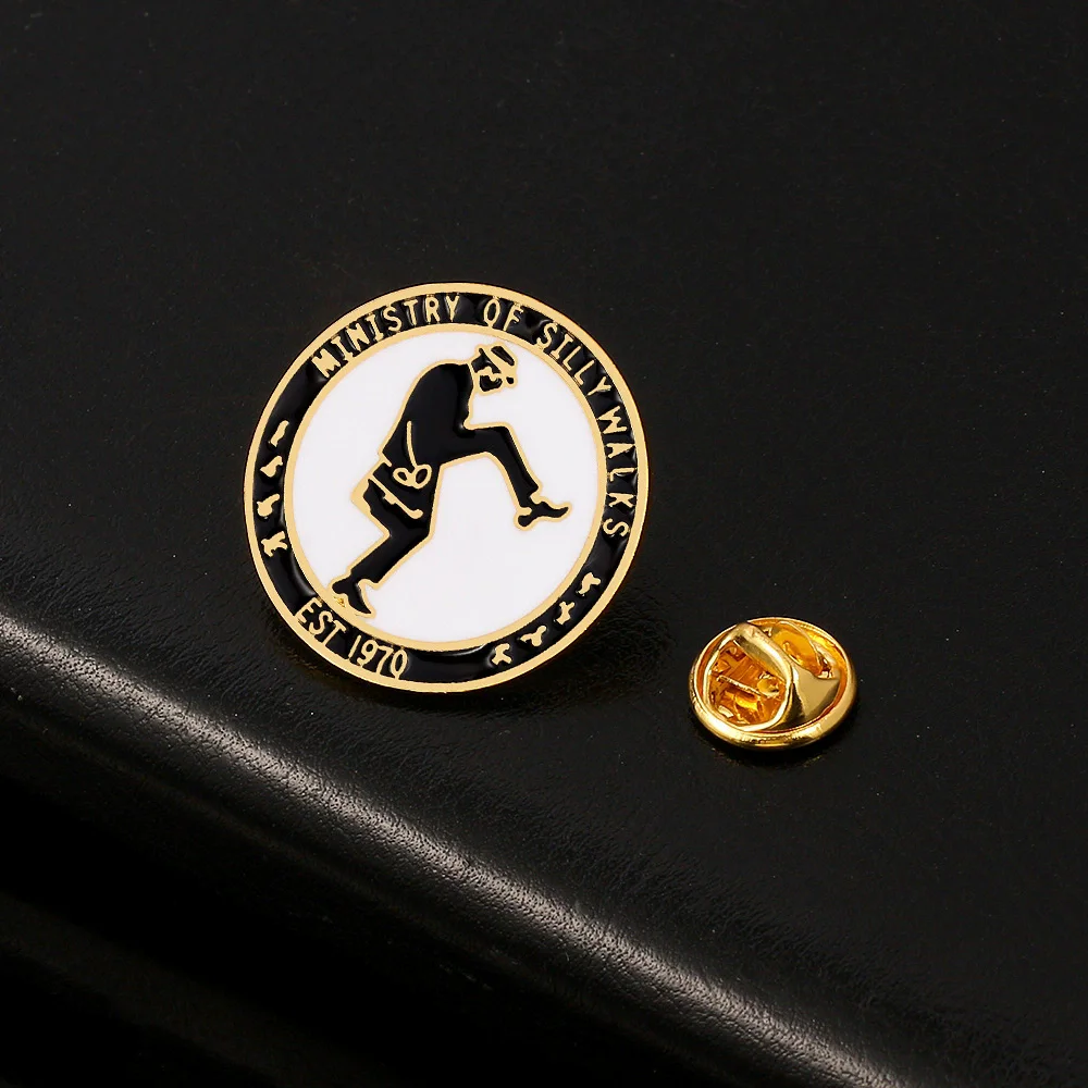 Pin esmaltado del Ministerio de Silly Walks, Circo volador de Monty Python, captura perfecta, joyería clásica de comedia británica, insignia para bolsos y camisas