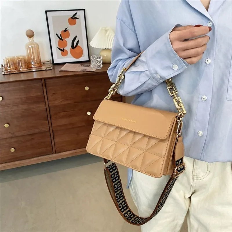 Luxury Minimalist Diaper Bag For Women Crossbody Handbag Designer Elegant Tote Bag Vintage Fashion Large Capacity Leather