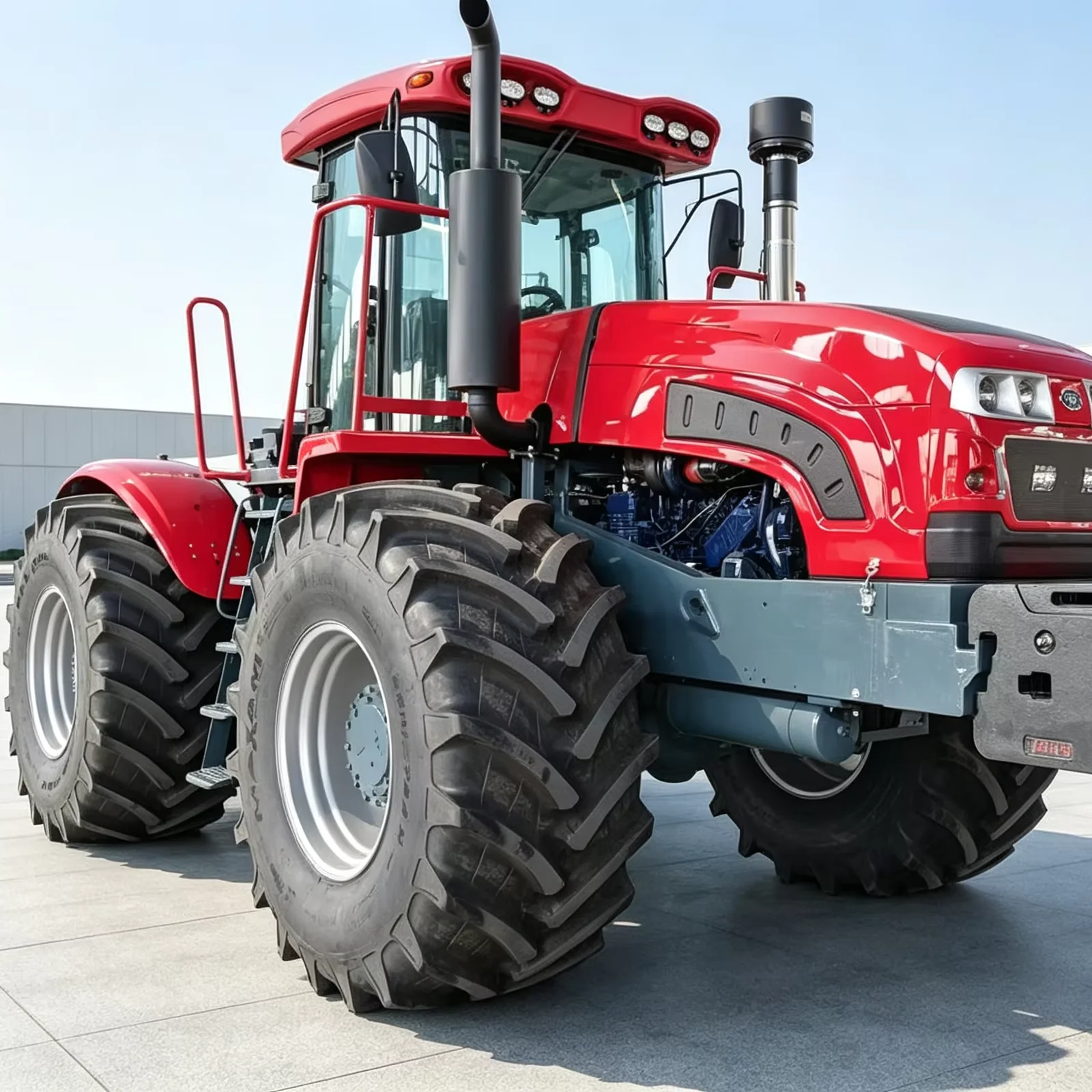 Four-wheel drive agricultural wheeled tractor, compatible with a variety of agricultural tools