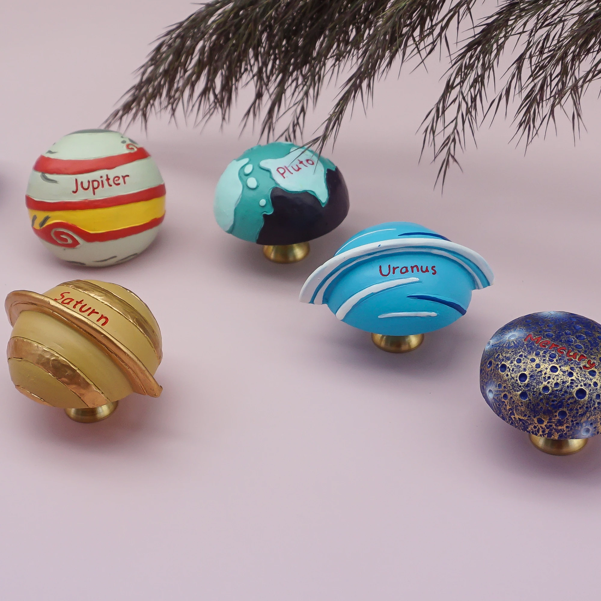 Симпатичные ручки шкафа в форме планеты для детской комнаты, домашний декор, ручки для шкафа, смола с латунными красочными мебельными ручками, 1 шт.