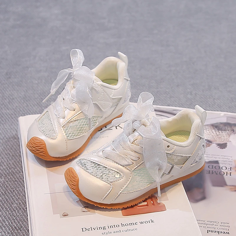 

Детские повседневные туфли для девочек «Принцесса» с милыми кружевными бантиками, спортивные кроссовки с защитой от ударов, мягкие, нескользящие, новая модная коллекция 2026 года