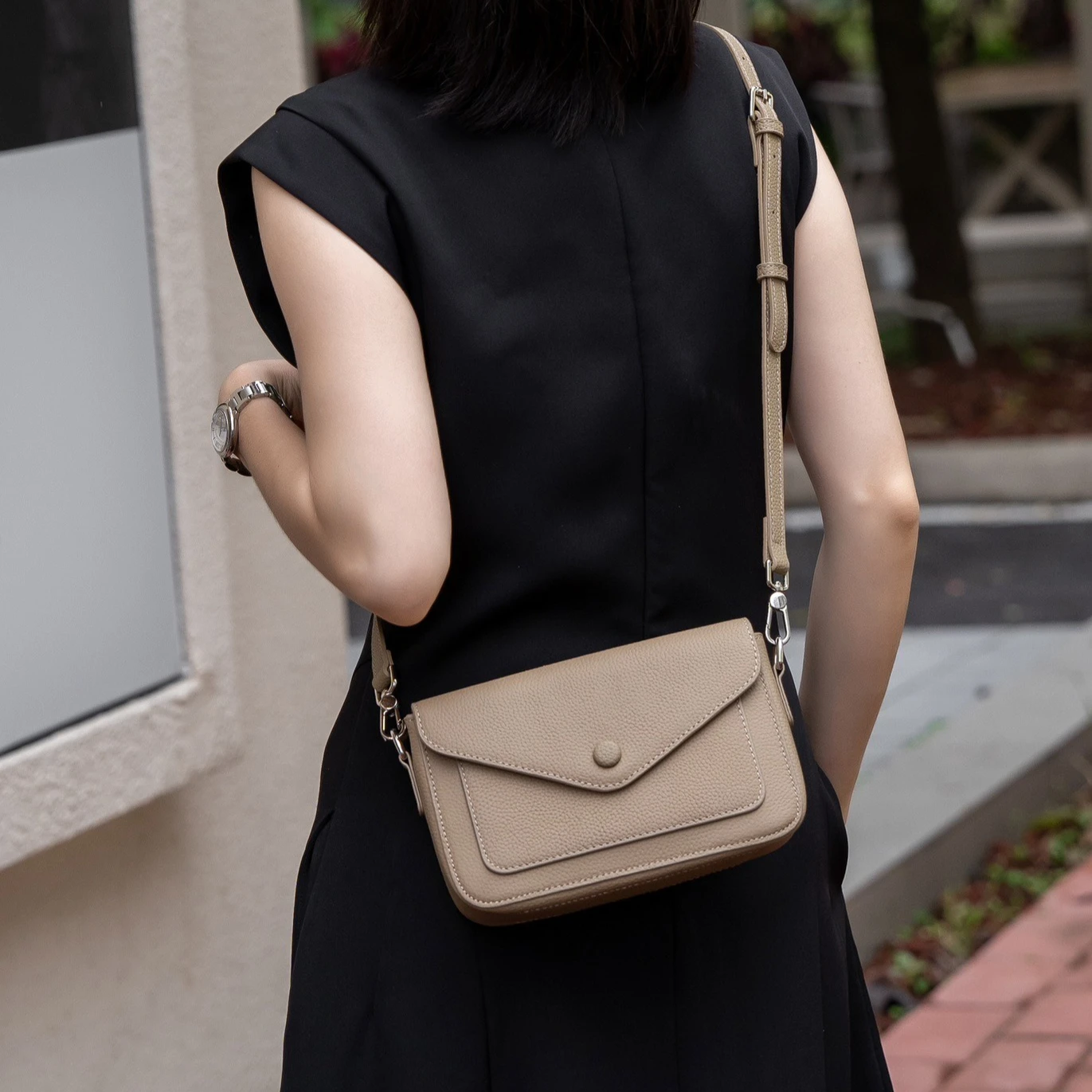 

2025 New Top-Grain Leather Women's Crossbody Phone Bag - Lightweight Small Purse, Convertible Shoulder Bag with Luxury Stitching