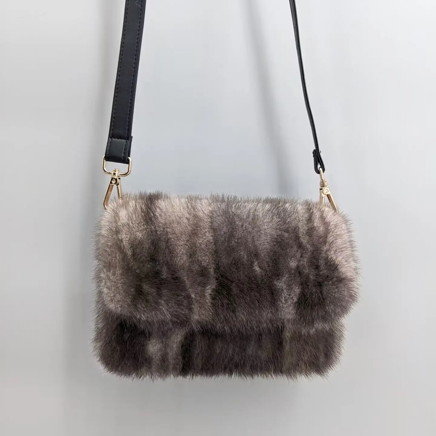 women-gray-gem-tone-patchwork-real-mink-fur-flap-crossbody-bag-adjustable-strap-fur-shoulder-purse-24a0703