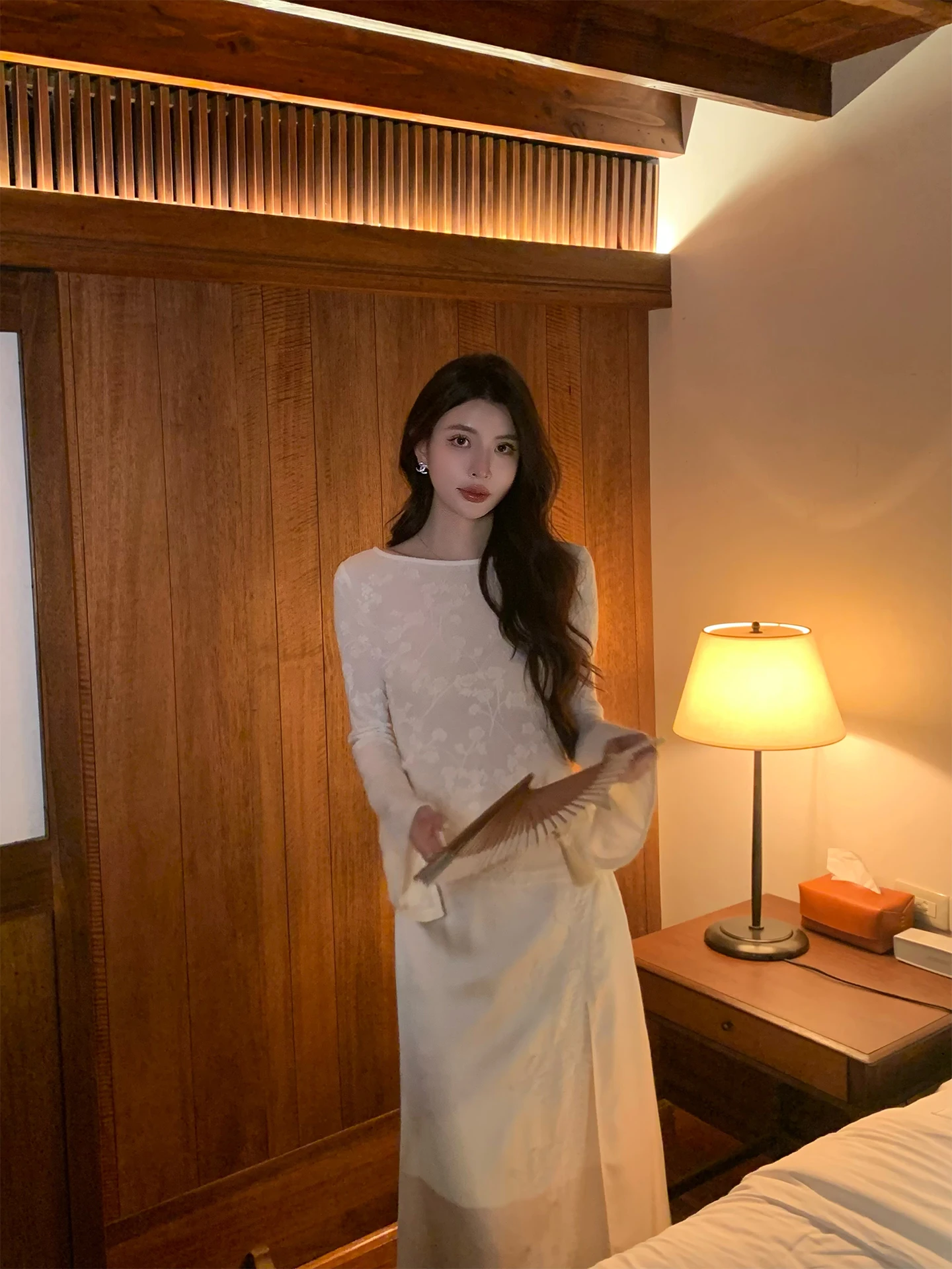 

Kun Total【Mis Girl】Женский длинный све айрт с вышитыми расклешенными краями бежевого цвета, весенний дизайн, дышащий, удобный