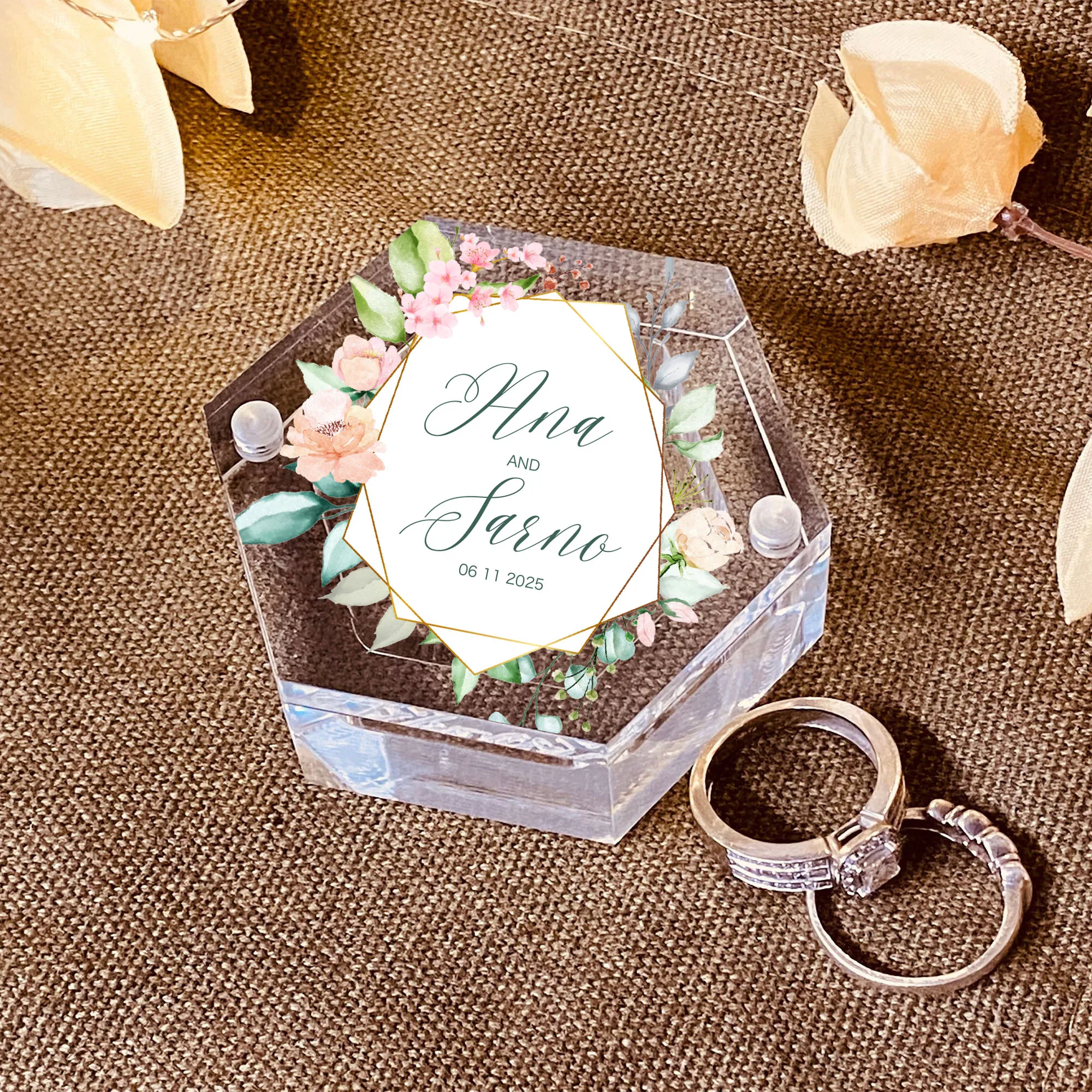 Caja de anillos de boda personalizada de acrílico Hexagonal transparente caja de anillos moderna y sofisticada de acrílico caja de presentación de anillos impresa