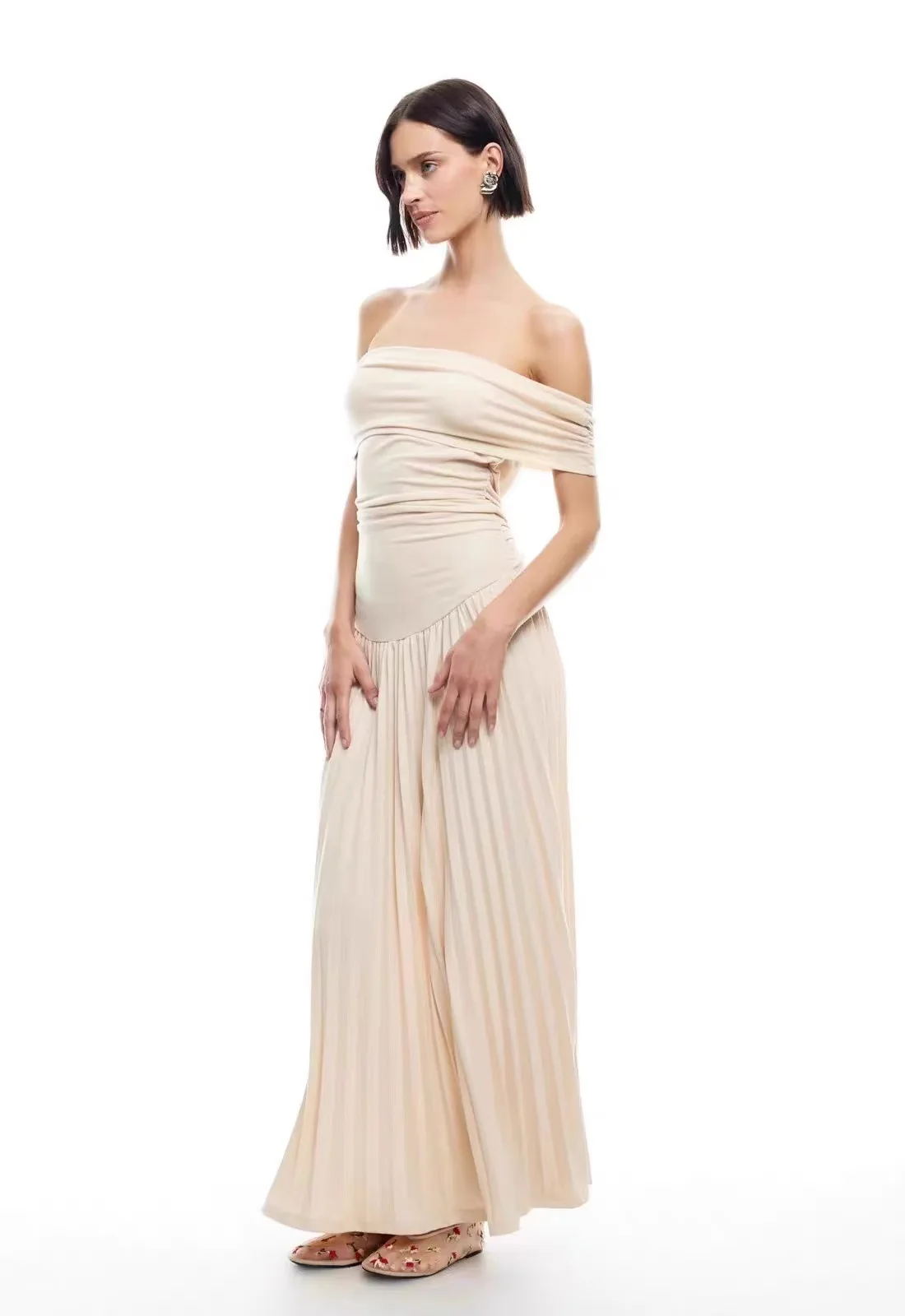 

Lioness Elegance Flared Off-Shoulder Wrap Dress Flared Off-Shoulder Wrap Dress Flared Off-Shoulder Wrap Dress