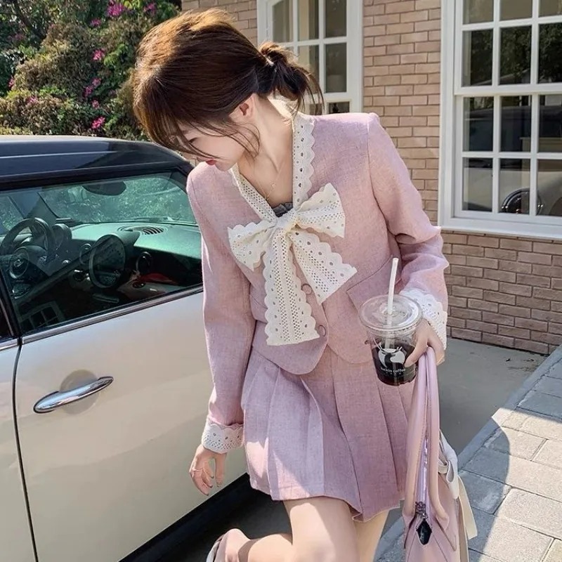 

Новый маленький ароматный осенний женский комплект из двух предметов, корейский модный пиджак на шнуровке с галстуком-бабочкой + плиссированная мини-юбка, элегантный милый костюм