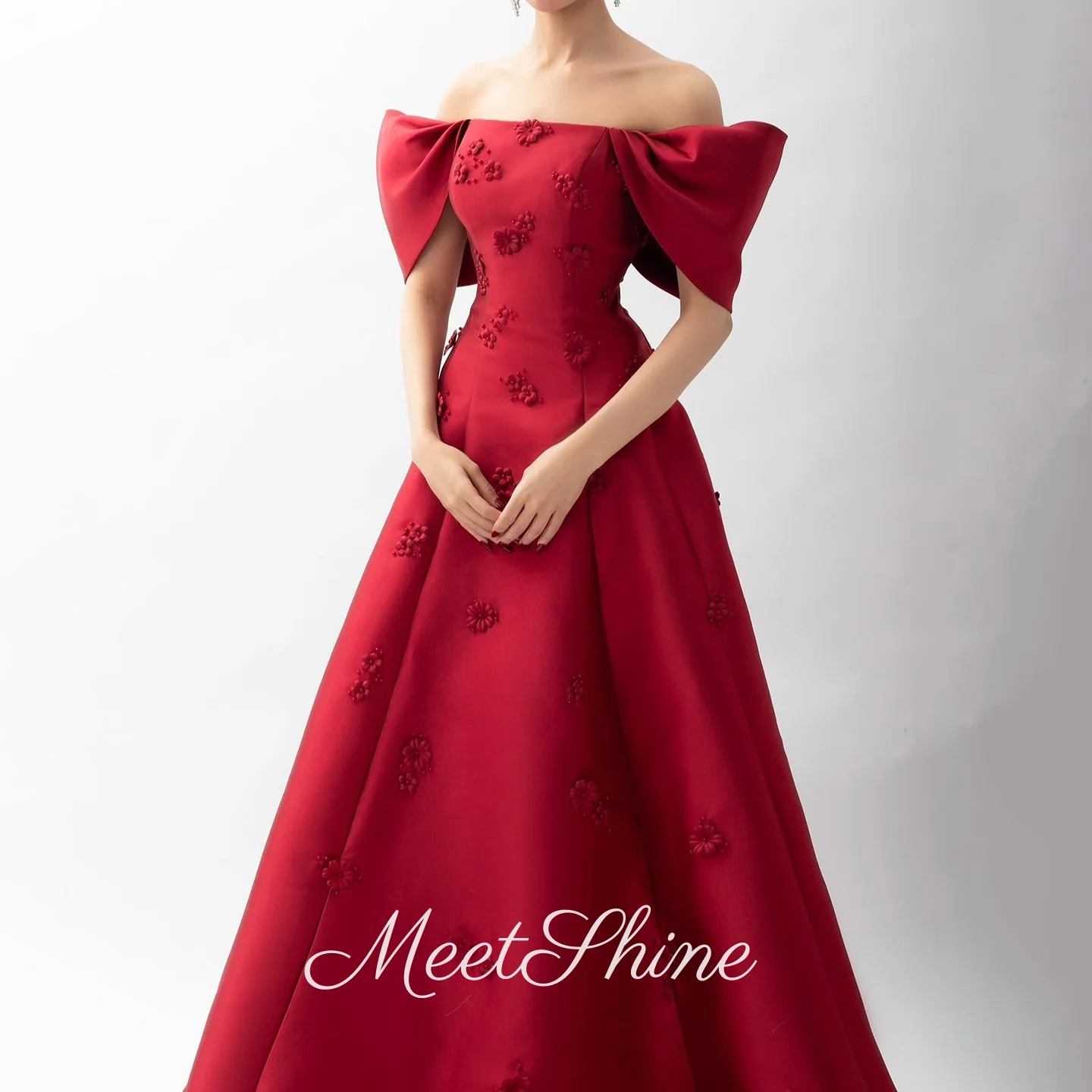 Romantyczne burgundowe sukienki na studniówkę z odkrytymi ramionami, kwiaty 3D, fason A-line, tren zamiatający, suknie wieczorowe, suknia ślubna z Arabii Saudyjskiej, szyta na miarę.