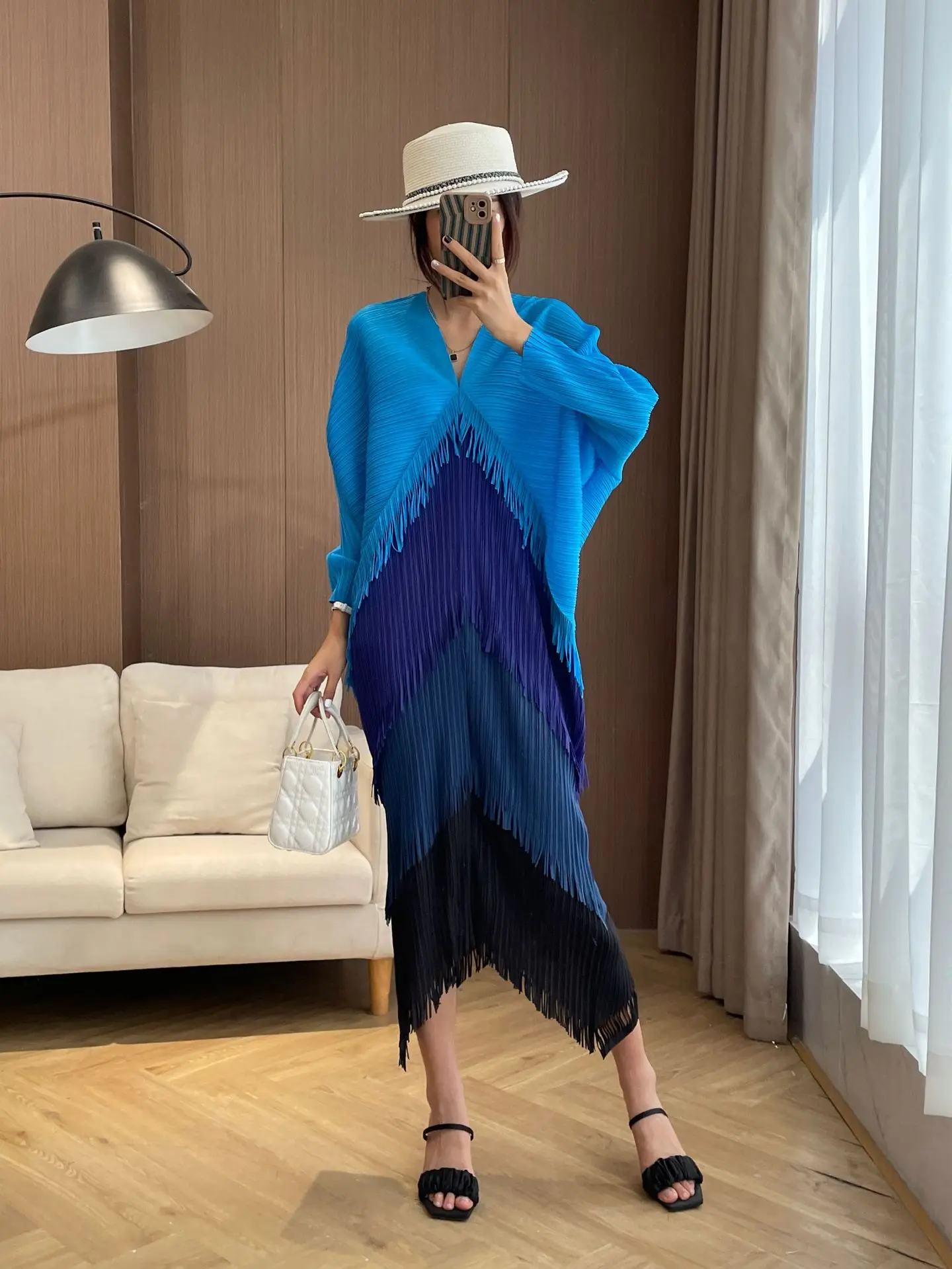 New Spring and Autumn V-neck Pleated Three House Bat Sleeves Mid Sleeve Dress Colored Fashion Tassel Mid Length Slim Dress