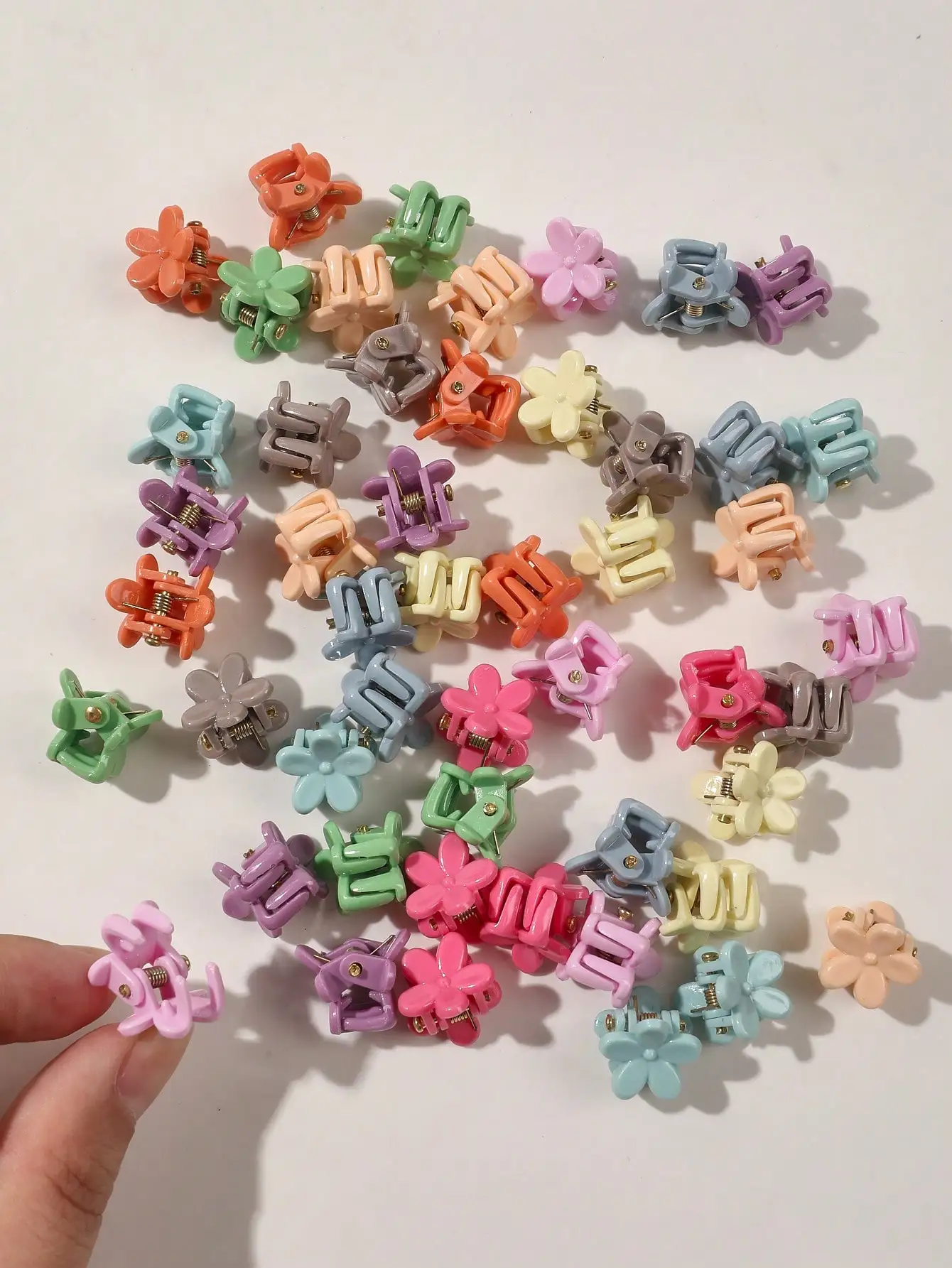 50/100 шт. мини-заколки для волос с цветами для девочек и малышей, нескользящие тонкие волосы, прочные, разные цвета, милые аксессуары для волос