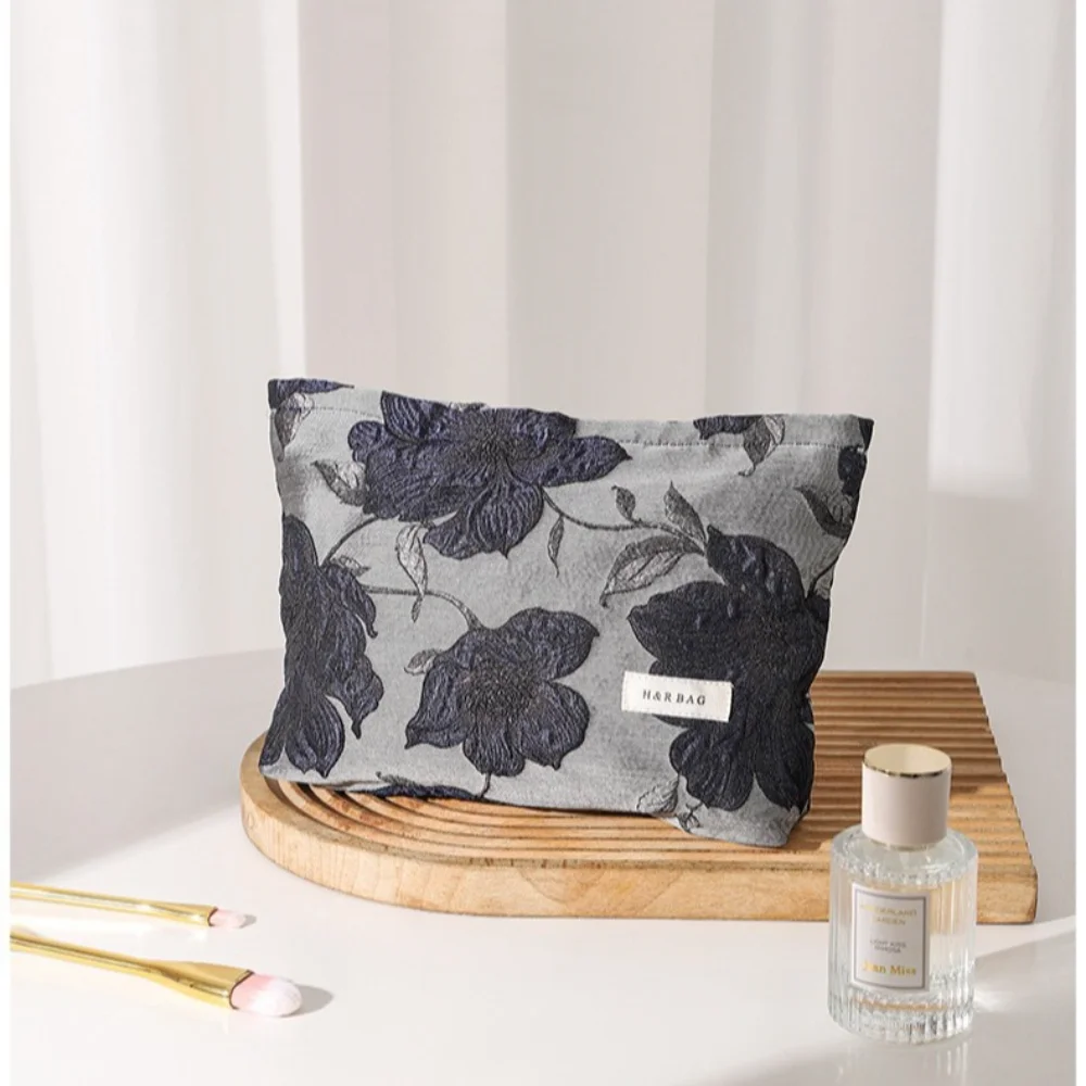 Women\'s Makeup Bags Retro Floral Embroidered Cosmetic Bag Large Capacity Travel Make Up Organizer Toiletries Storage Bag Pouch